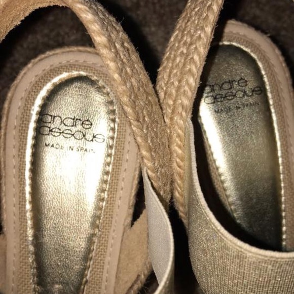 Andre Assous wedge sandals. Gold - Picture 2 of 4